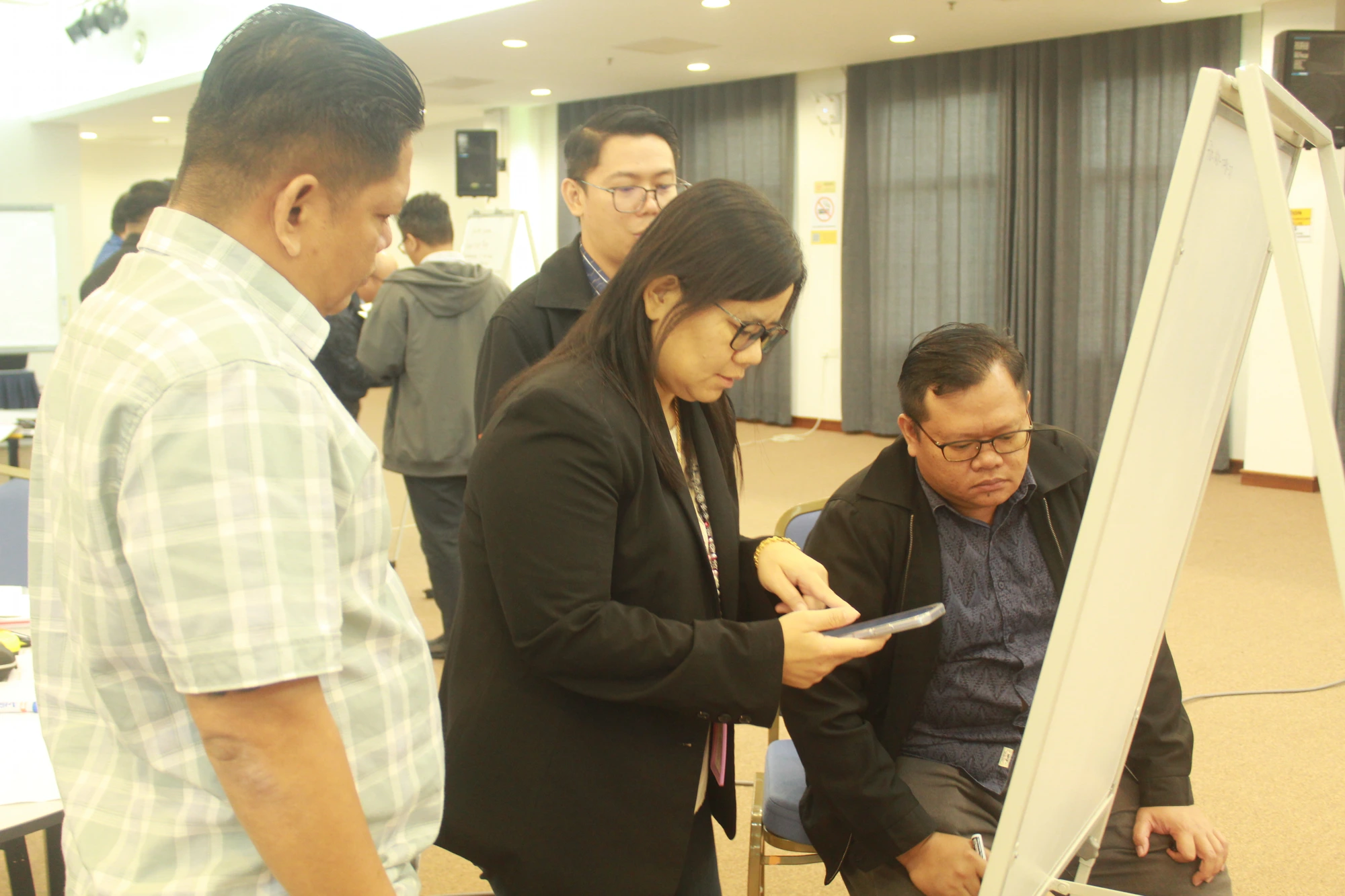 Report Writing Workshop — Flipchart Collaboration